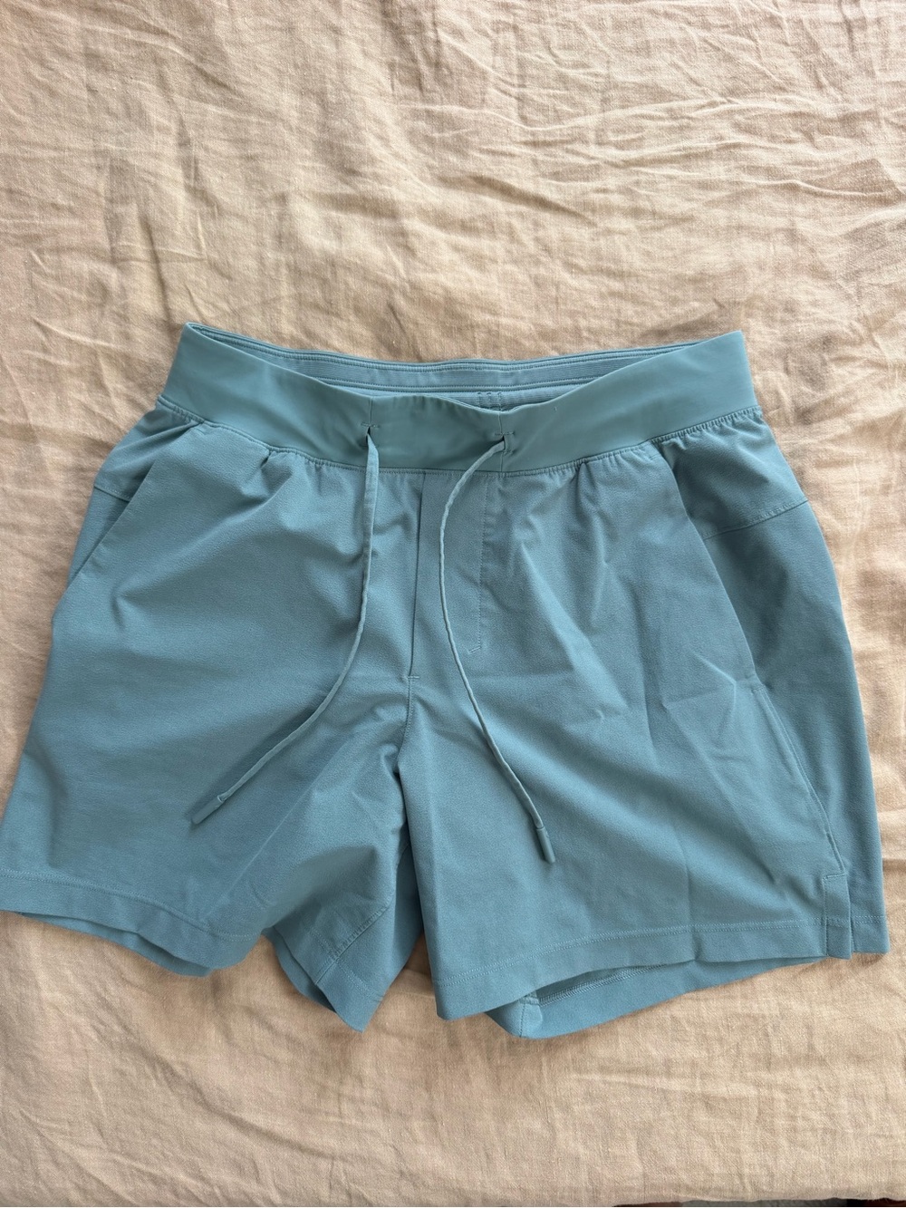 Like new Lululemon License to Train Shorts 5” Men’s XS Green-Blue Gym Athleisure